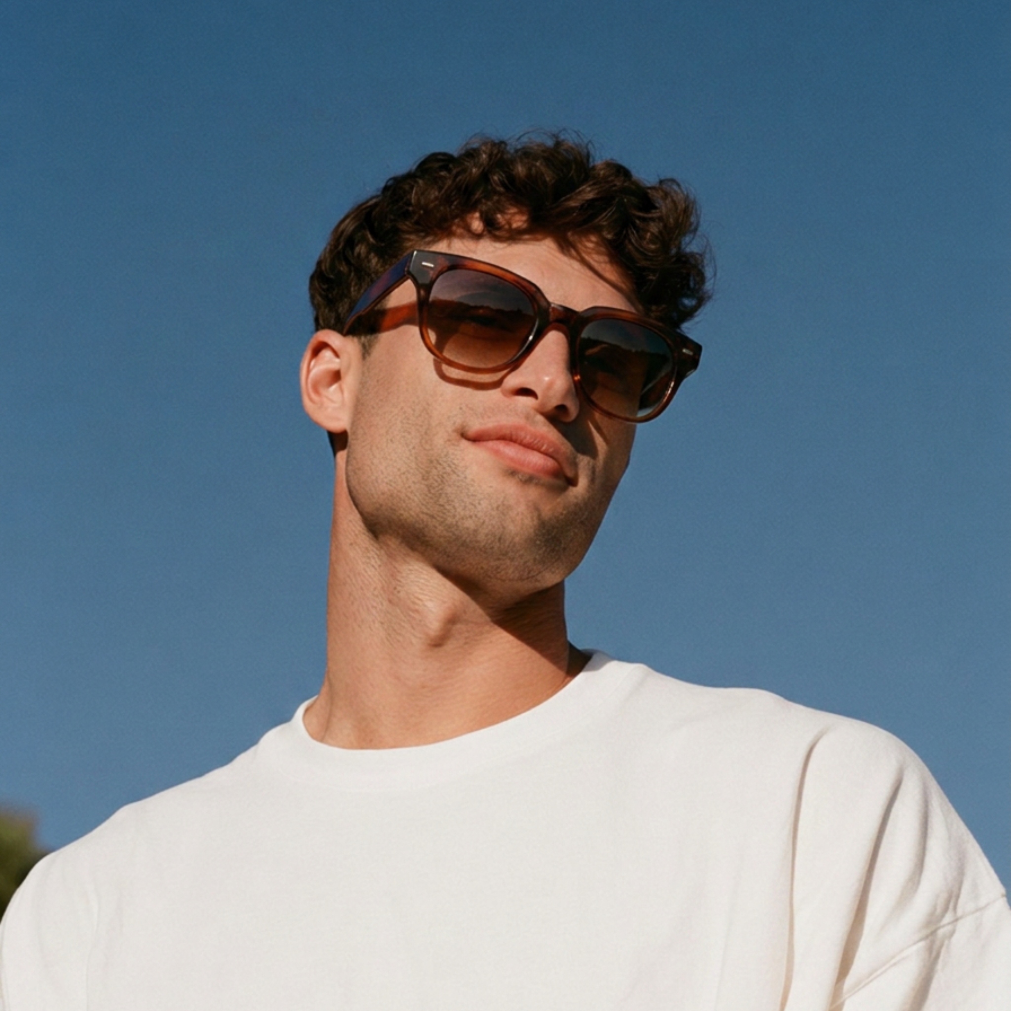 Unisex Round Classic Sunglasses male model
